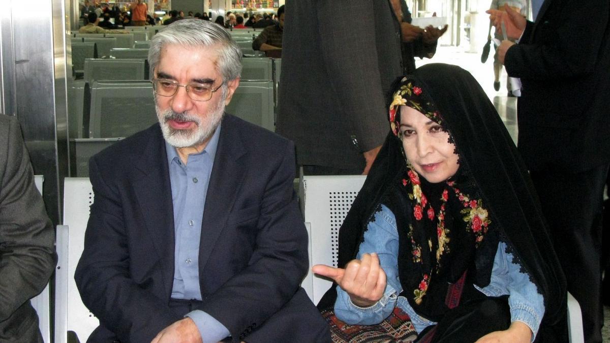 رفع محدودیت فیزیکی مقابل منزل میرحسین موسوی 
