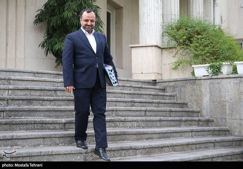 بازگشت وزیر اقتصاد احمدی‌نژاد به کرسی وزارتخانه