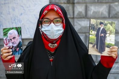تجمع برخی زنان مقابل مجلس در اعتراض به وضعیت حجاب