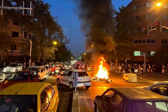 گزارش فارس از  اعتراضات دانشجویی و تجمعات امروز در تهران | برخی افراد بازداشت شدند‌‌