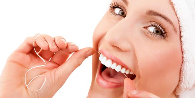 از نخ دندان استفاده کنیم یا خلال دندان؟
