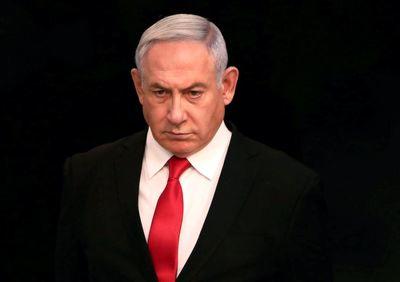  انتخابات پارلمانی رژیم صهیونستی | نتانیاهو به چاله‌های خیابان هم برای کوبیدن لاپید رحم نکرد! + عکس