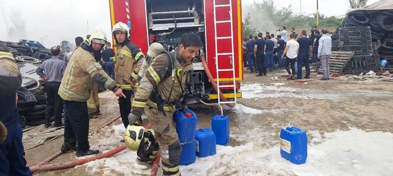 50 مصدوم در حادثه آتش سوزی در کارخانه لاستیک سازی جاده شهریار