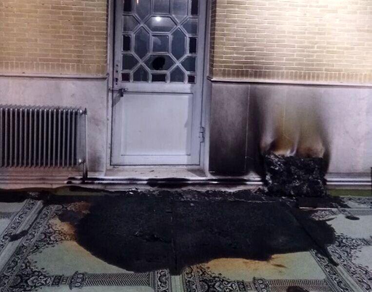 ۴ مسجد در یزد به آتش کشیده شد

