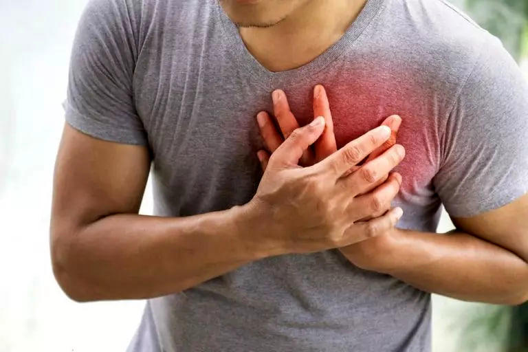 ۸ علامت خطرناک که می‌گوید به سکته قلبی دچار می‌شوید