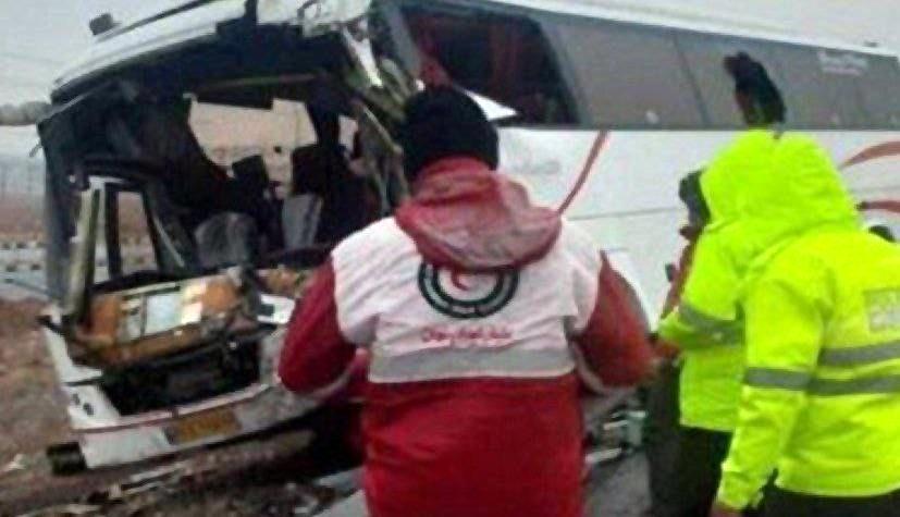 واژگونی مرگبار اتوبوس مسافربری در فارس + آمار کشته شدگان و زخمی ها