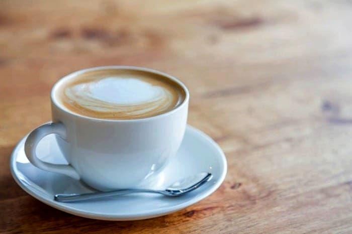 آیا نوشیدن قهوه بر فشار خون تاثیر می‌گذارد؟