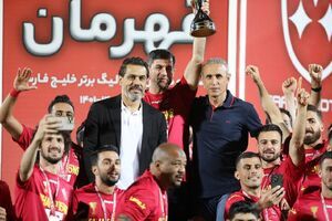 هدیه گل‌محمدی به بازیکنان پرسپولیس