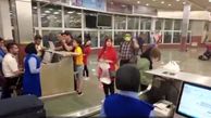 برخورد ماموران فرودگاه  بوشهر  با زنانی  که روسری ندارند  / فیلم
