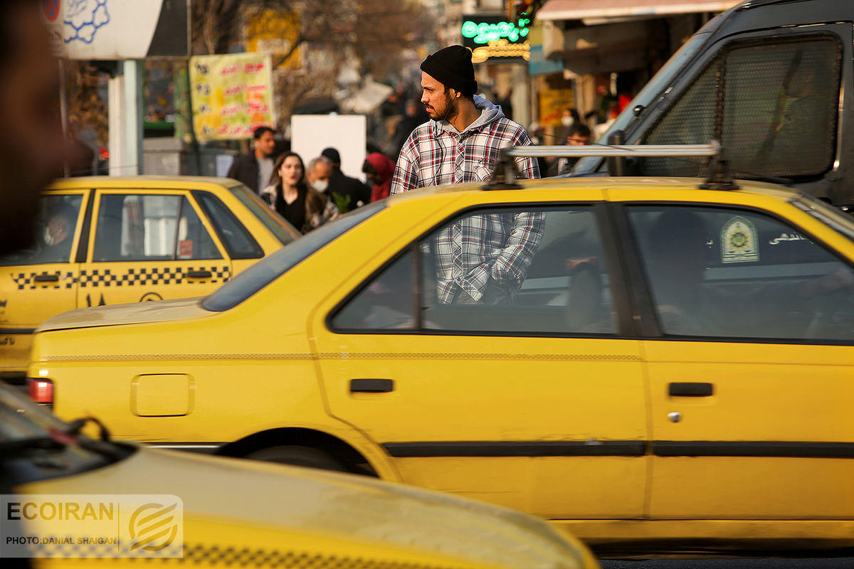 اقدام عجیب یک راننده تاکسی برای حمل بار خبرساز شد + عکس