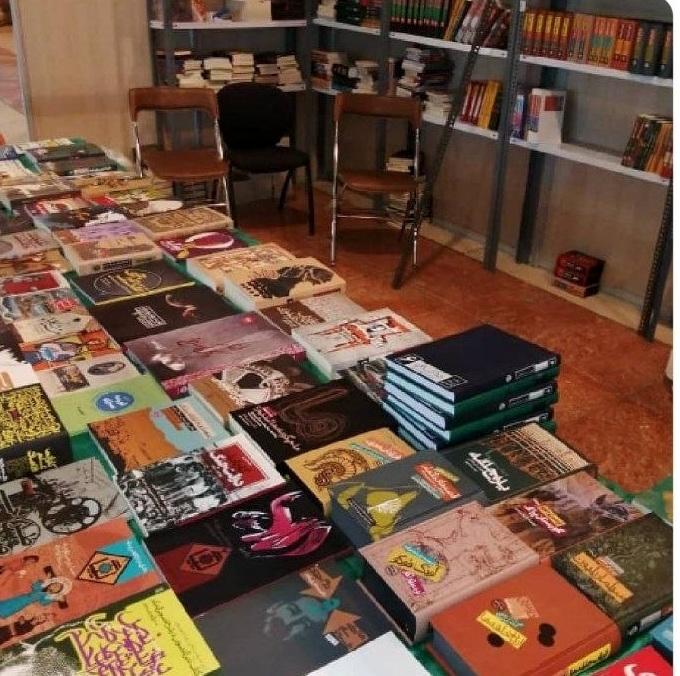 پلمب غرفه انتشارات روزنه در نمایشگاه کتاب