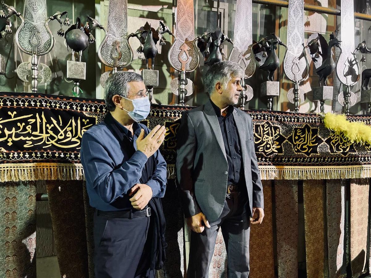 انتشار عکس‌های یادگاری مردم با احمدی‌نژاد  در مراسم تاسوعا+ببینید