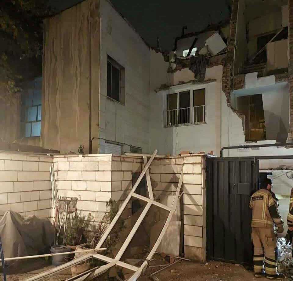 انفجار نیمه شب در مرکز شهر تهران | گرفتار شدن جوان ۲۷ ساله زیر آوار


