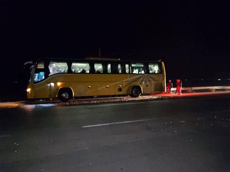 مصدومیت ۶ مسافر در آتش سوزی اتوبوس مشهد - قم
