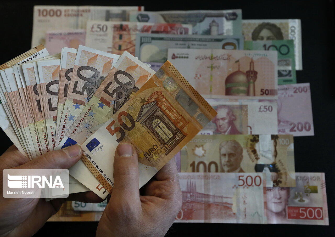 نرخ رسمی یورو و ۱۸ ارز کاهش یافت  