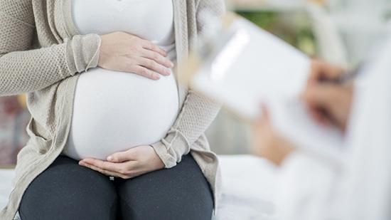 تصمیم وزارت بهداشت درباره محدودیت بارداری در سنین زیر 18 و بالای 35 سال