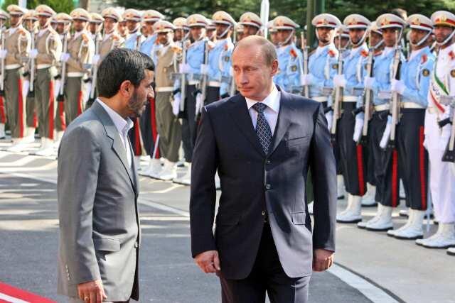 حملات تند و تیز احمدی نژاد به پوتین/ کار پوتین  شیطانی است / دوران پوتین تمام است