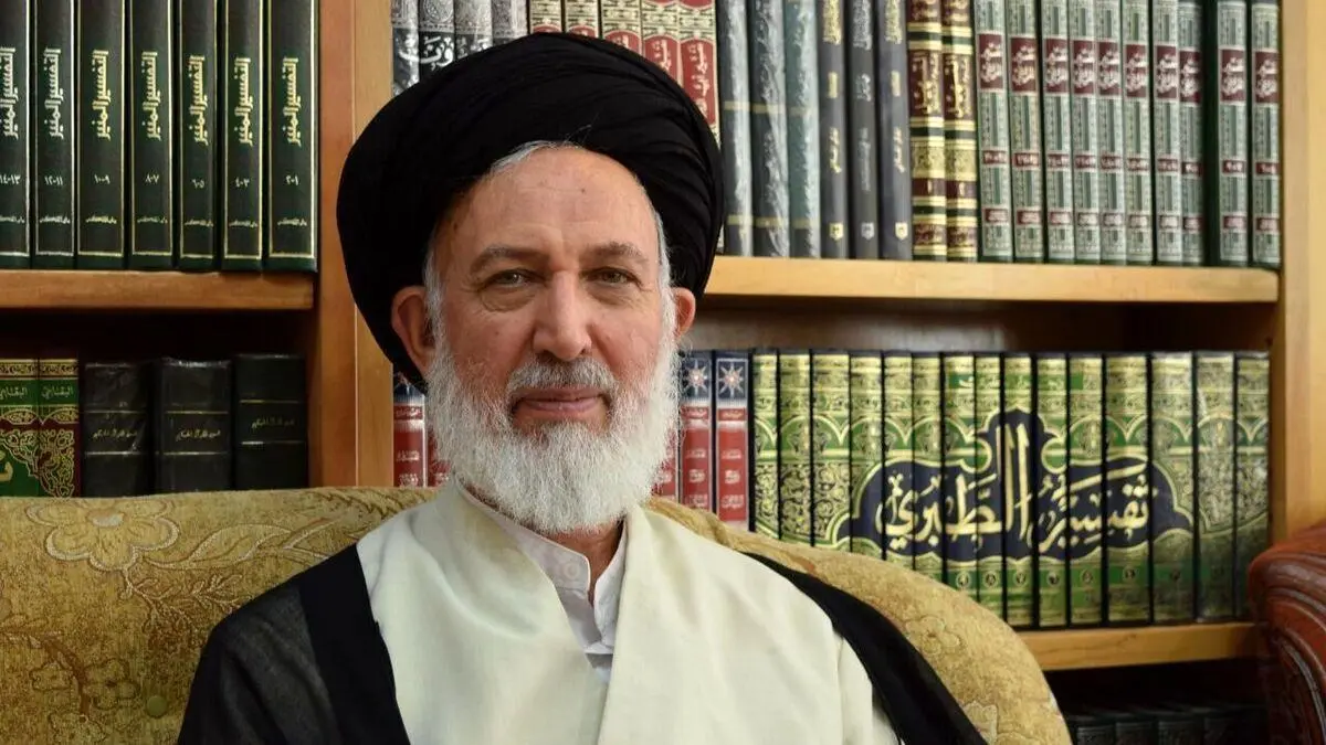 آیت الله ایازی: عکس گرفتن، دخالت کردن در حوزه خصوصی افراد است / چنین کاری ناپسند و محکوم است