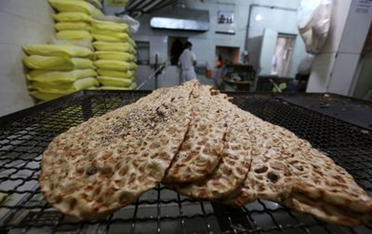 تصمیم مهم دولت برای  آرد 300 نانوایی سنگکی | نان گران می‌شود؟