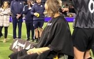 ببینید | زن فوتبالیستی که وسط بازی ملی موهای خود را تراشید