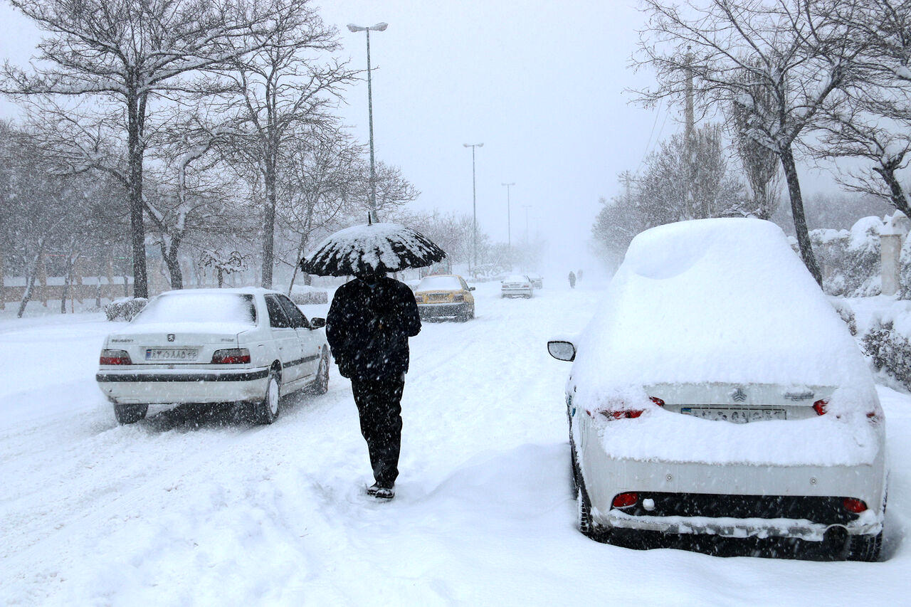 ماجرای بارش برف نیم‌متری در تهران چیست؟