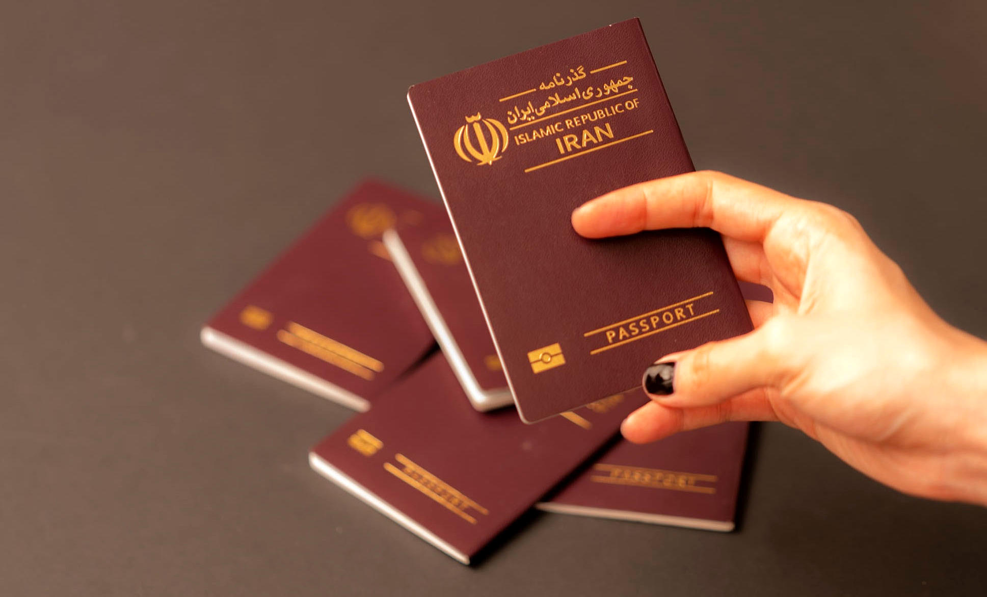 اذن همسر برای تمدید گذرنامه زنان لازم است؟