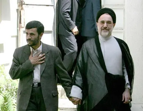 هم سفره شدن خاتمی و احمدینژاد در یک مراسم + عکس