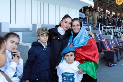 تصاویر جالب الهام علی‌اف و همسرش در مسابقه فوتبال خانکندی قره‌باغ