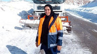 ببینید| تلاش تنها زن راهدار کشور در کولاک و برف