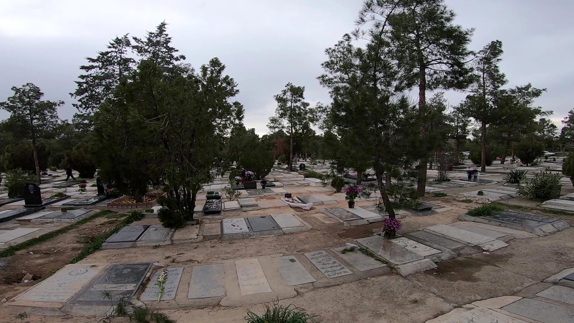طرح جدید زاکانی: اخذ عوارض از قبرها در تهران!