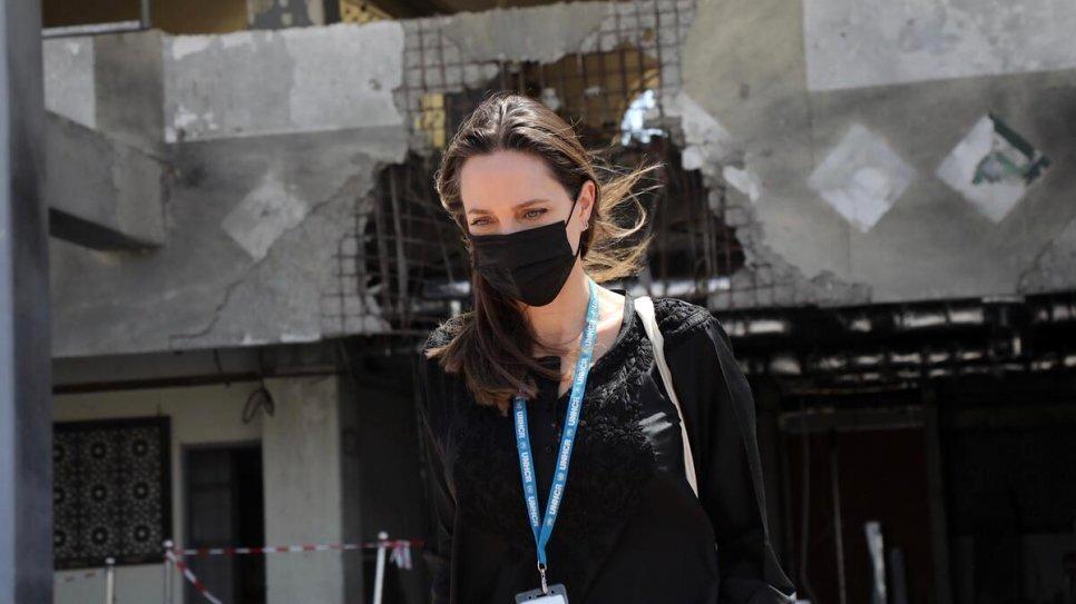 آنجلینا جولی  با حجاب به یمن رفت | واکنش جنجالی  به جنگ اوکراین | عکس