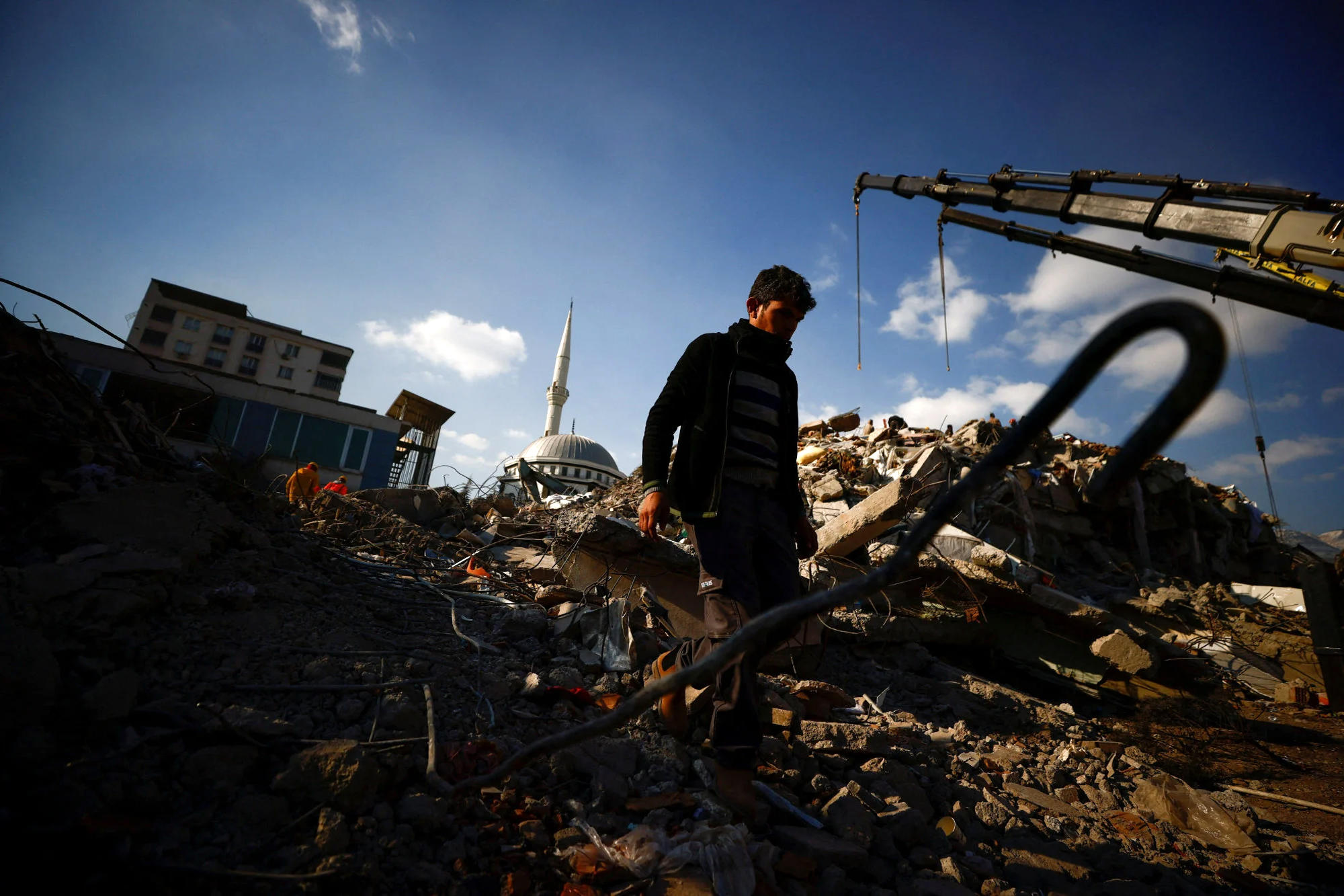 لحظه دردناک و تلخ وداع یک خانواده جوان زیر آوار زلزله +  فیلم