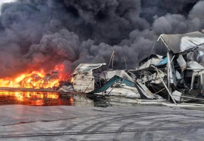 خسارت ۵ هزار میلیارد تومانی آتش‌سوزی به کارخانه طبیعت |  آتش به طور کامل خاموش نشده است + ویدئو