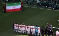 هواداران ایرانی حاضر در استادیوم الریان، تیم ملی را تشویق می‌کنند