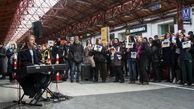 آواز خواندن خواننده انگلیسی برای پناهندگان اوکراینی