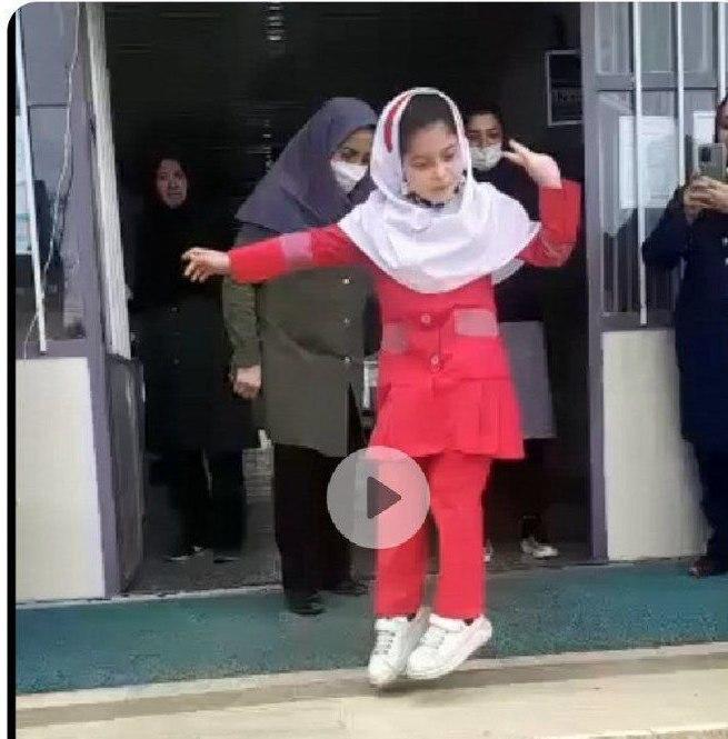 عصبانیت شدید یک مقام از رقص دختربچه در یک مدرسه 