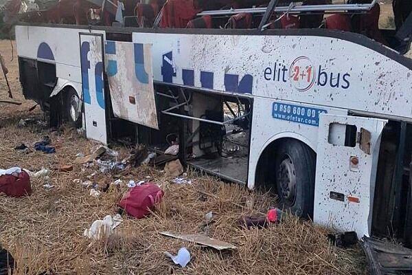 تصادف مرگبار کامیون با اتوبوس؛ ۵ نفر جان باختند