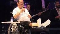 کنسرت ابراهیم تاتلیس با پاهای شکسته | عکس خاص خواننده ترکیه 