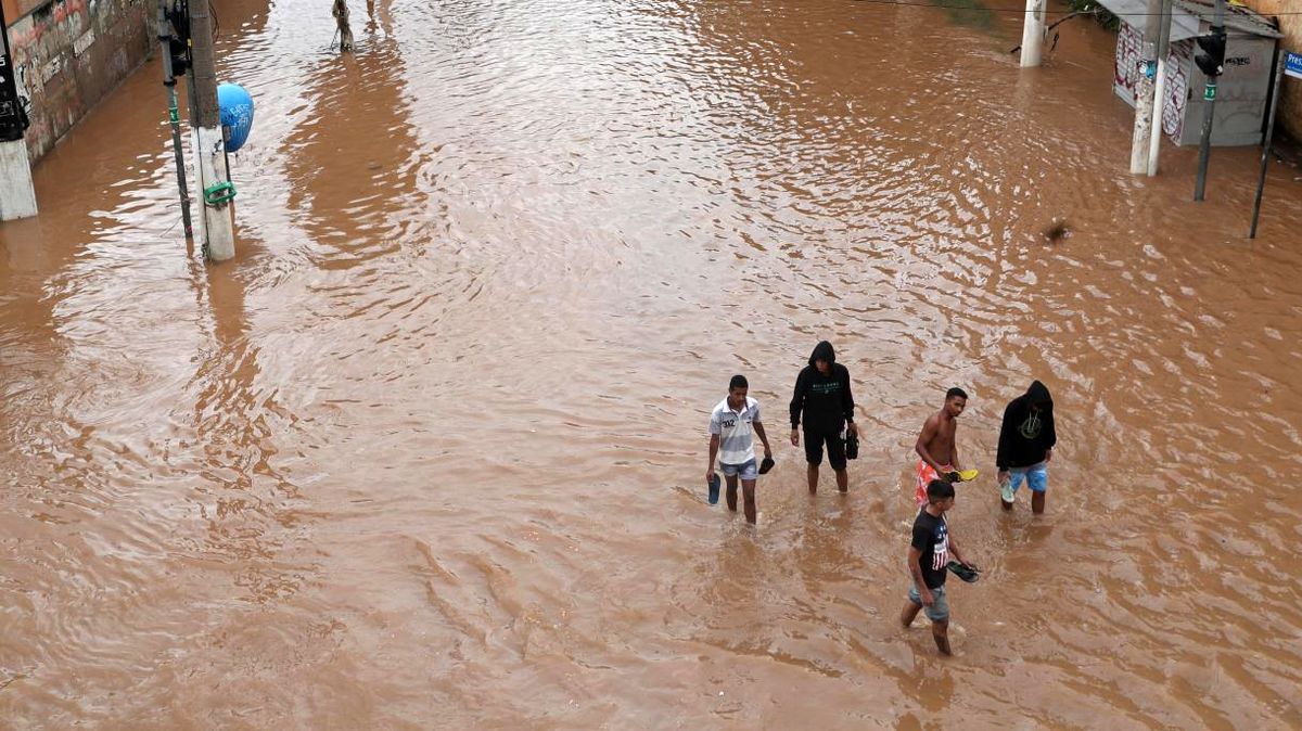 بارش شدید باران جان 2 نفر را گرفت