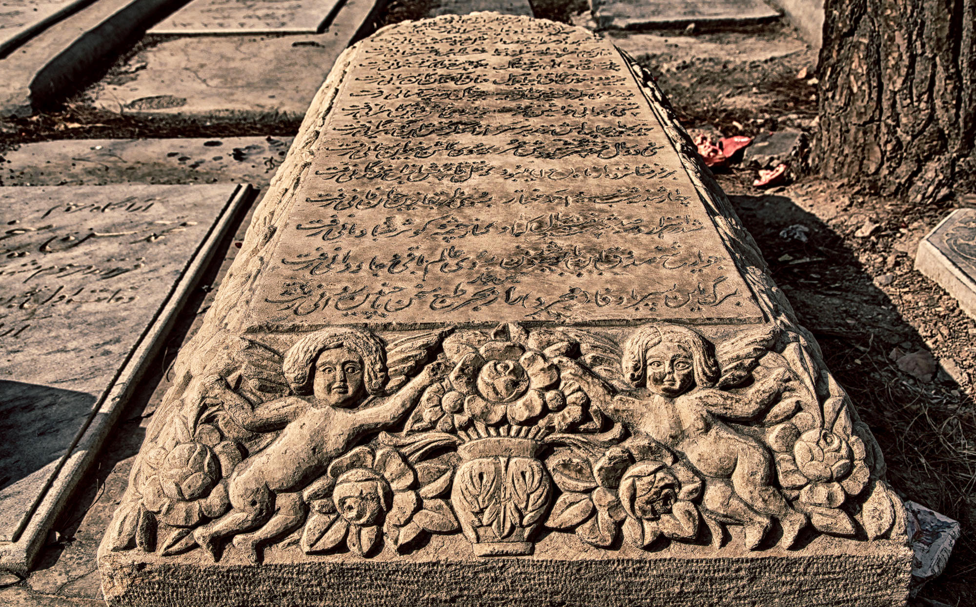 کشف و رونمایی از 10 سنگ قبر تاریخی در بجنورد + عکس
