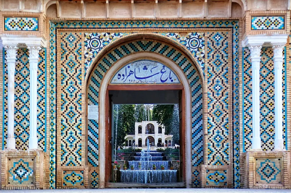 جزئیات تازه از درگیری سر حجاب و مرگ یک زن در باغ شازده ماهان کرمان + ویدئو و تصاویر