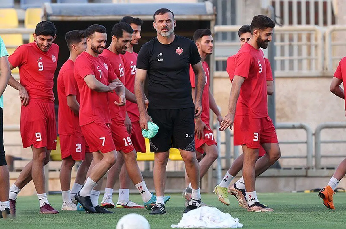 کاپیتان با لباس مربی‌گری در تمرین پرسپولیس / عکس