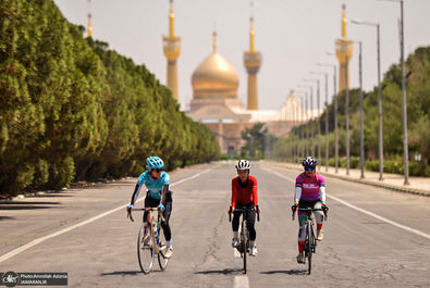 مسابقه دوچرخه‌سواری بانوان در حرم امام خمینی