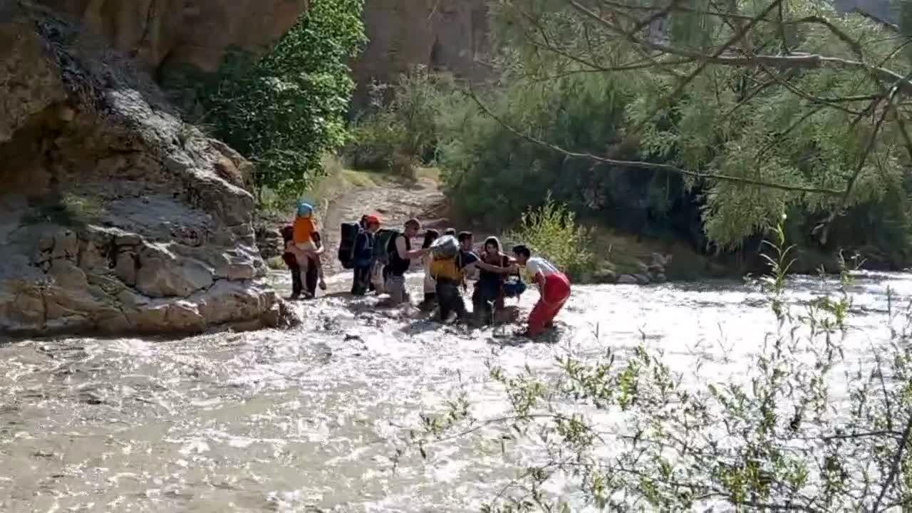 گرفتاری ۱۰۰ طبیعت گرد در سیل دره «شمخال» درگز 