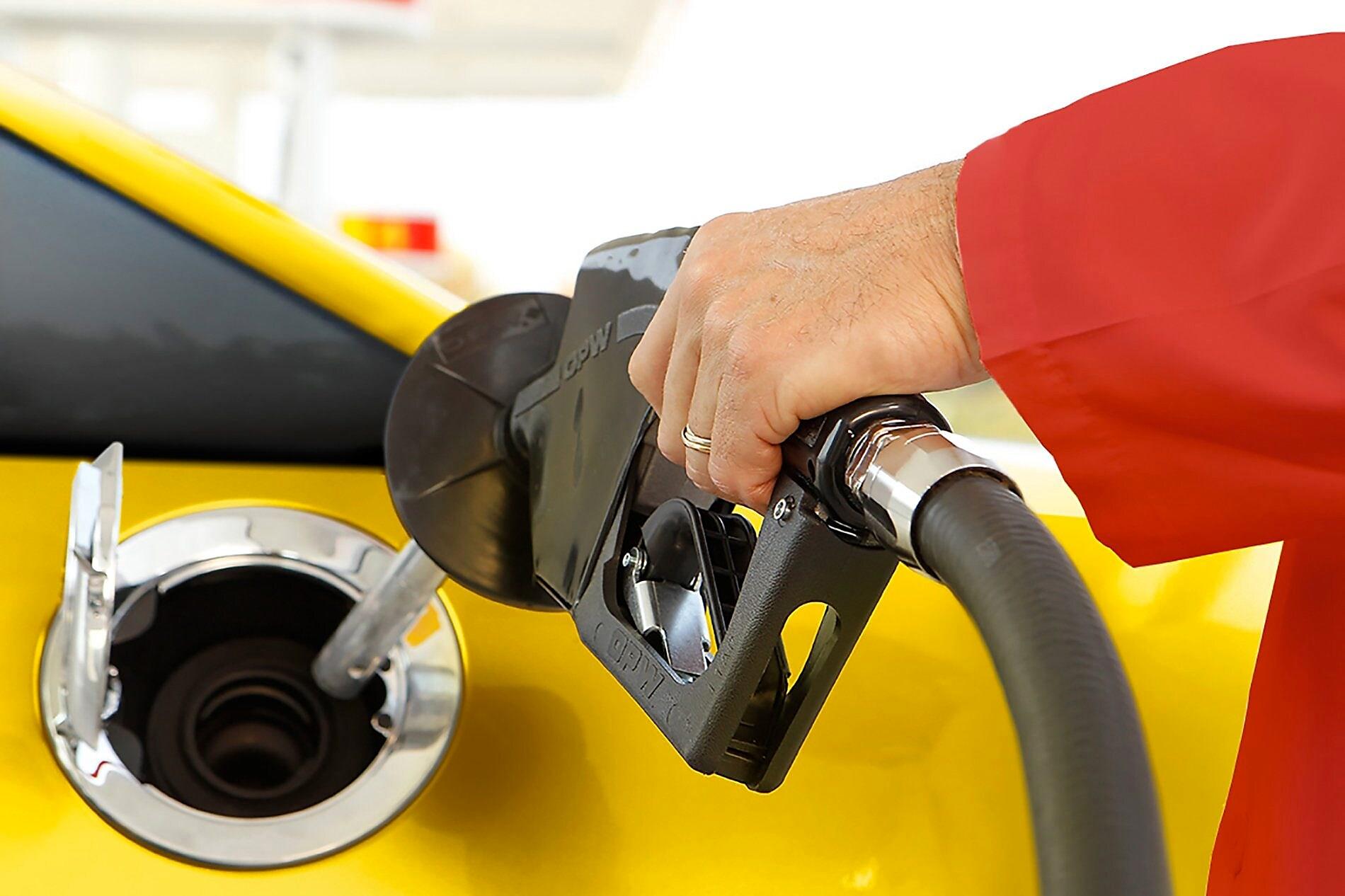 شایعه بنزینی در تعطیلات / تصمیم جدیدی درباره قیمت بنزین است؟
