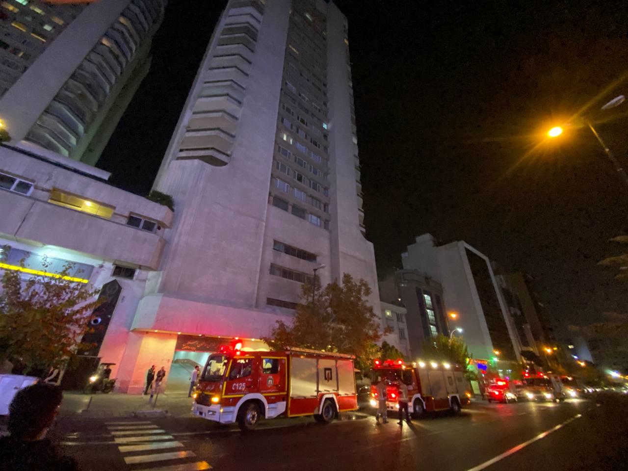 تجمع خودروهای آتش‌نشانی روبروی برج اسکان /ماجرا چه بود؟/تصویر