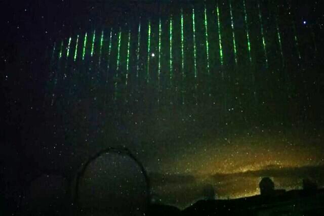 ماجرای عجیب لیزرهای سبز در آسمان شب چه بود؟