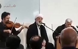 آواز خوانی یک روحانی با ویولن جنجال برانگیز شد + فیلم