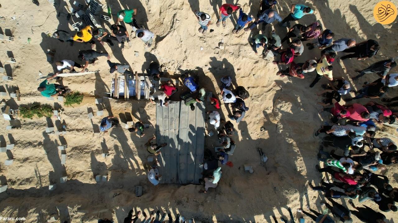 تصاویر دلخراش از دفن کشته شدگان غزه  در گور دسته جمعی +  عکس