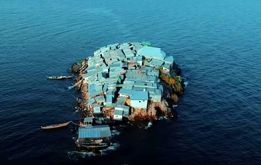 ۱۰۰۰ نفر ساکن جزیره‌ای که کوچک‌تر از یک زمین فوتبال است